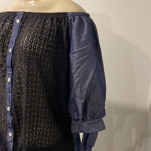 Preloved// NWT medium blouse mesh panel in front off the shoulder - Picture 4 of 5